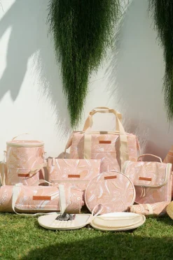 Picnic Vibes|Cooler Bags|Annabel Trends Trailing Natives Picnic Box Cooler Bag Giraffe